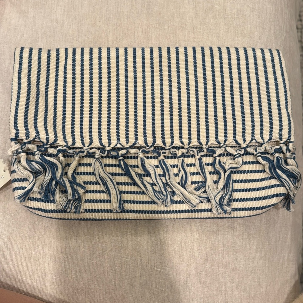 Mercado Global linen pouch or clutch. Zipper closer inside. Snap foldover.